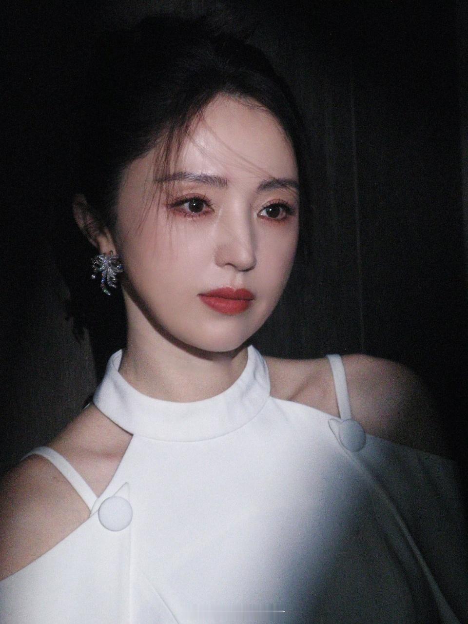 董璇上半熟恋人紧张的是张维伊半熟恋人 不同于年轻人的热烈恋爱，董璇所说的婚后热恋