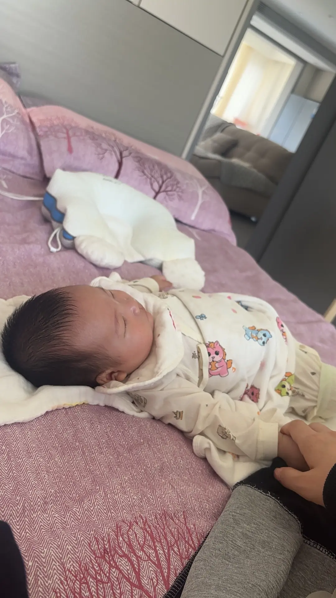 几天不见想疯了。今天啥也不干，就陪你。看着发呆都幸福☺️。