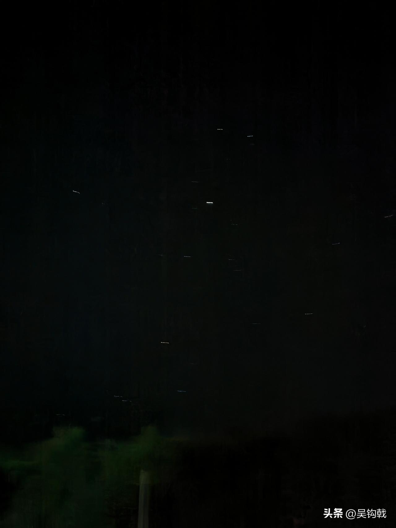 这颗星应该就是当初诸葛武侯夜观的那颗星吧。