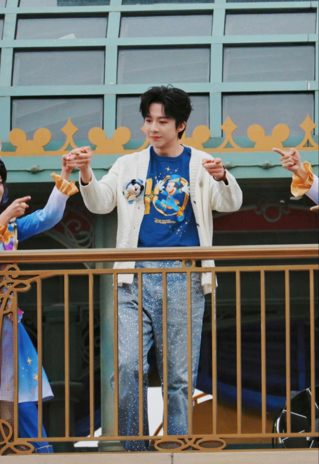 今天的心情啊就像是手中的两颗柠檬🍋太酸啦~姐妹们肯定懂得吧~我宁哥好好看啊！ 