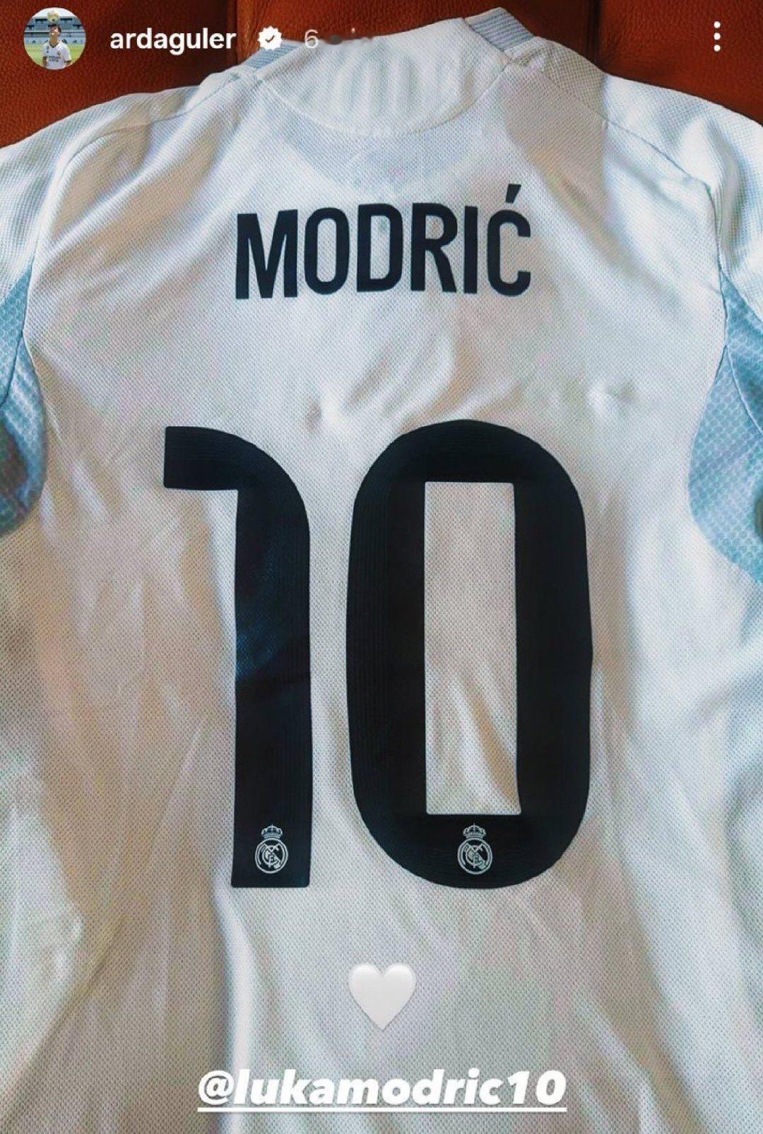 居莱尔IG晒莫德里奇10号球衣。halamadrid ​​​