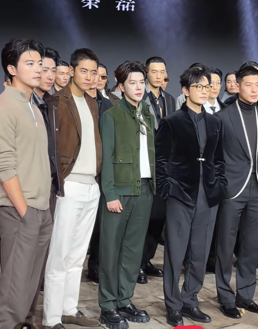 其实晓明哥已经很厉害了！
他这个年龄的人跟一众小年轻一起，竟然毫不逊色！
而且几