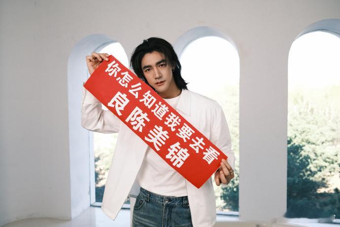 此沙陈彦允的现代花絮此沙给良陈美锦拉手幅此沙分享陈彦允的现代花絮此沙还亲自为良陈