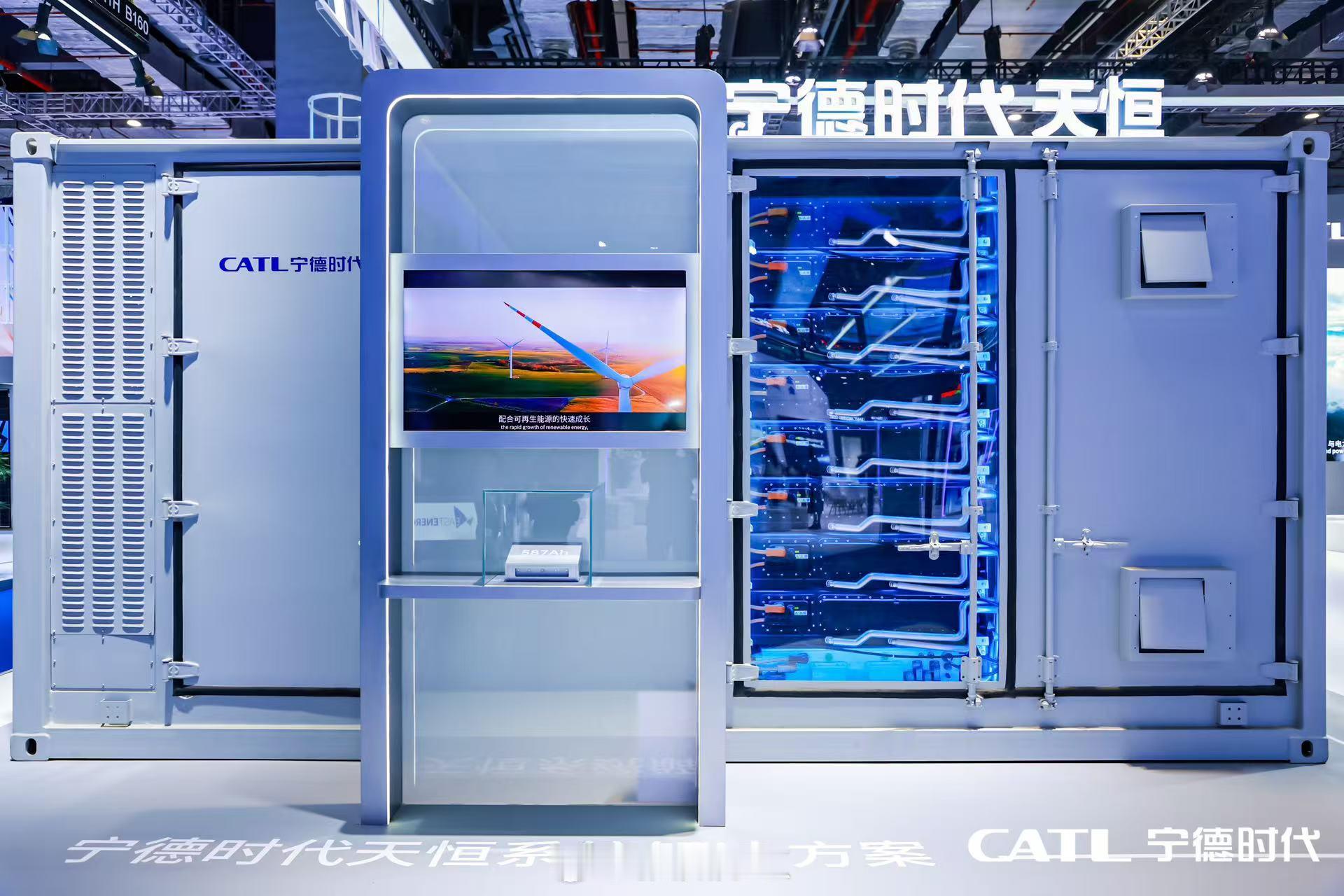 在SNEC 2025上海光伏展上，宁德时代带来了“数智能源+587Ah电芯+TE