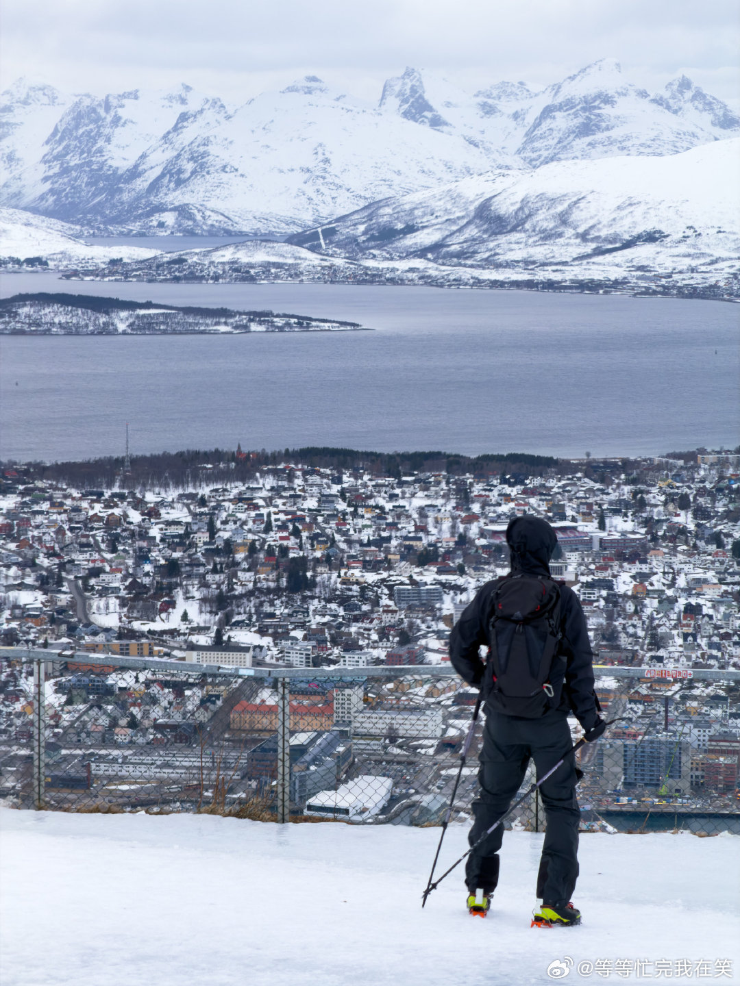 李现宣传周杰伦新专辑李现笑颜 李现看得出来很开心啊啊！ 