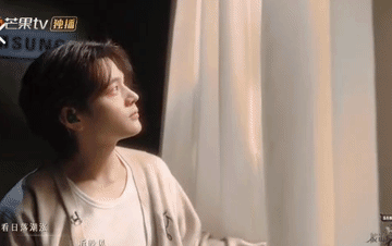屠龙少年石凯终于向梁龙低头了，这条小鱼还是有一点可爱的！
披哥三公的《我管你》和