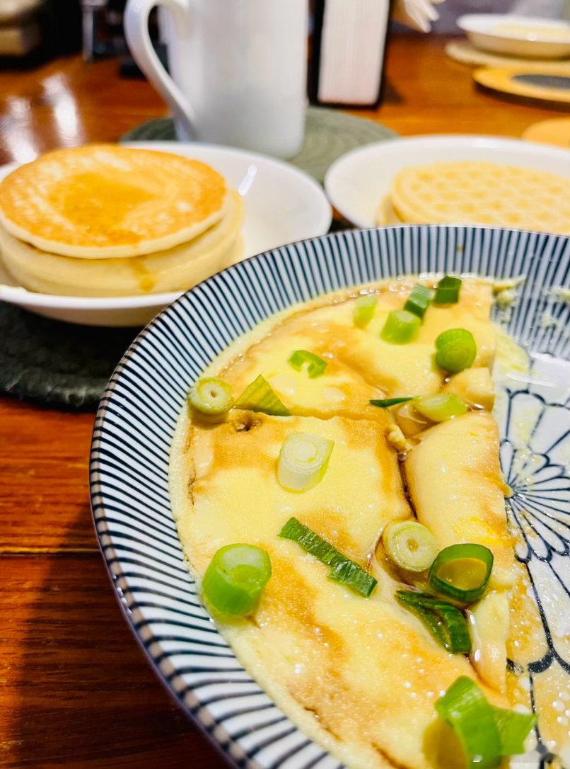 早上起来兄妹俩已做好了早餐，周末屋子清洁与收拾工作，两娃一起帮忙做。队友早上也经
