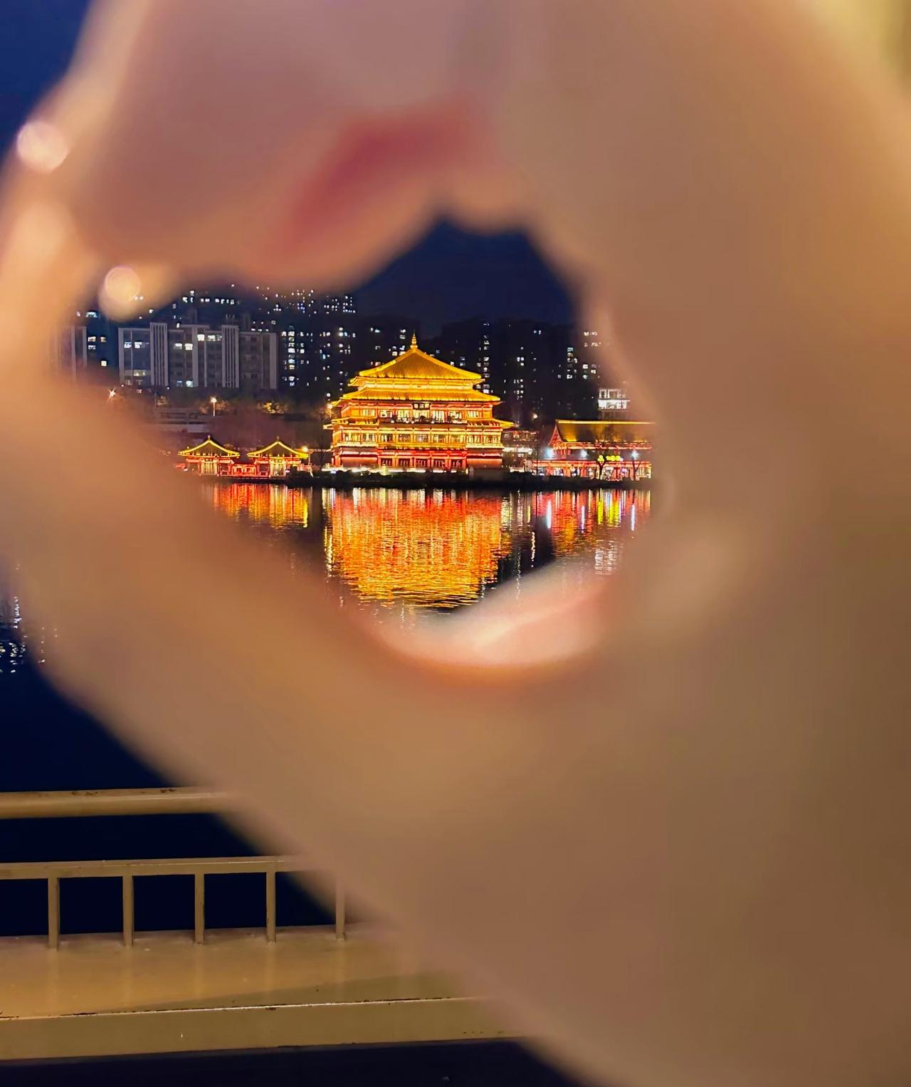 人生就是会莫名其妙顺起来啊
有心栽花花不开，无心插柳柳成荫。
用温柔的力量，反而