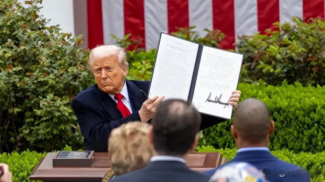 唯独中国没加关税
是对我们特殊关照，还是暗中给我们下套？
特朗普又搞事情，宣布实