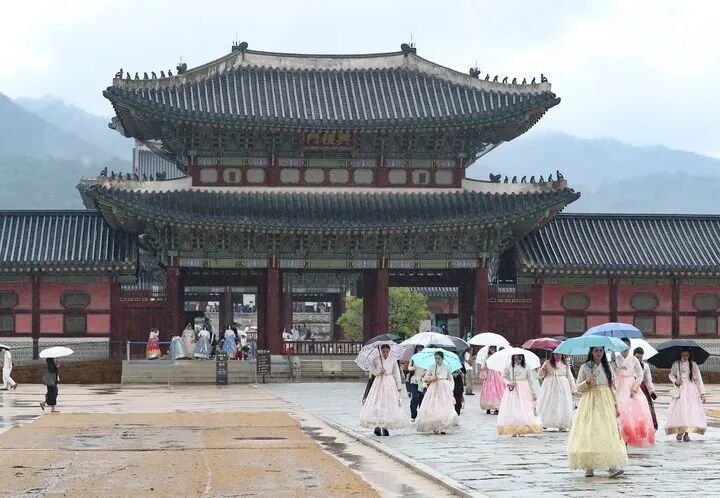 【#韩国对华团客免签今日生效# 】韩国政府对中国团体游客临时性入境免签政策29日