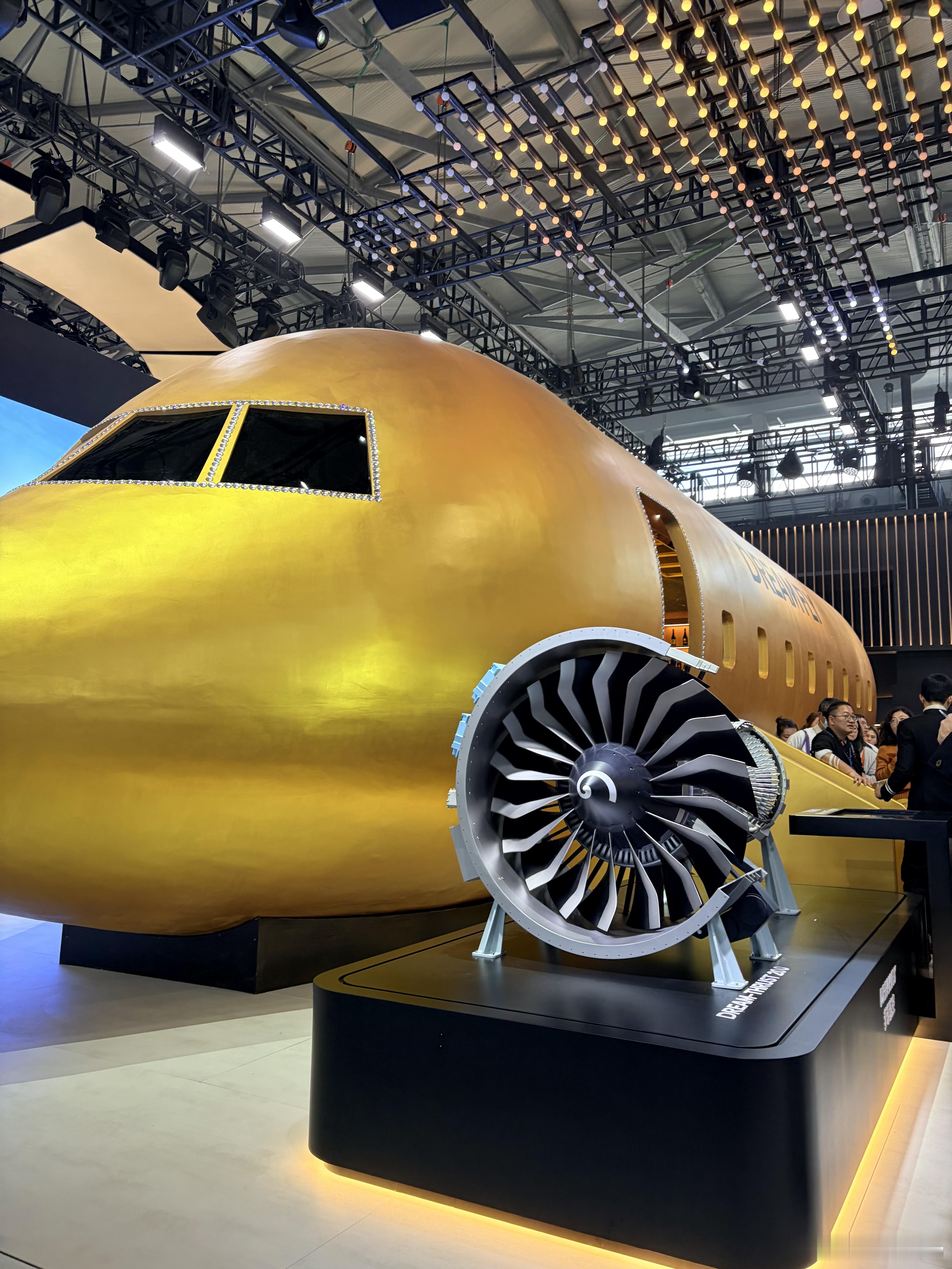AWE2026 家电的尽头是艺术，科技的归宿是自由。今年逛展，机器人含量飙升——
