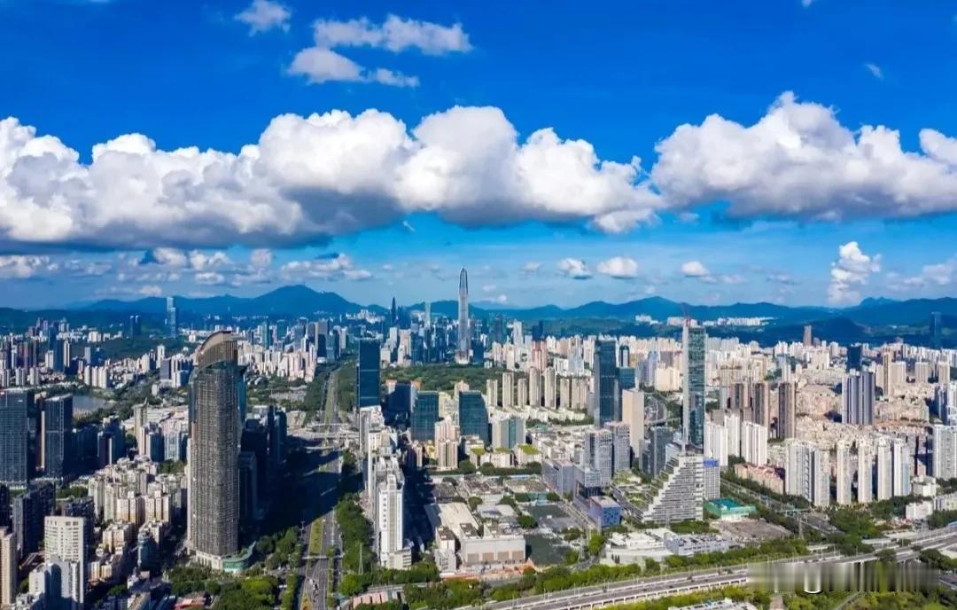 今天去闹市街玩，听到有好多人说中国也许会成立一个新省。管辖地区是广东的广州、佛山