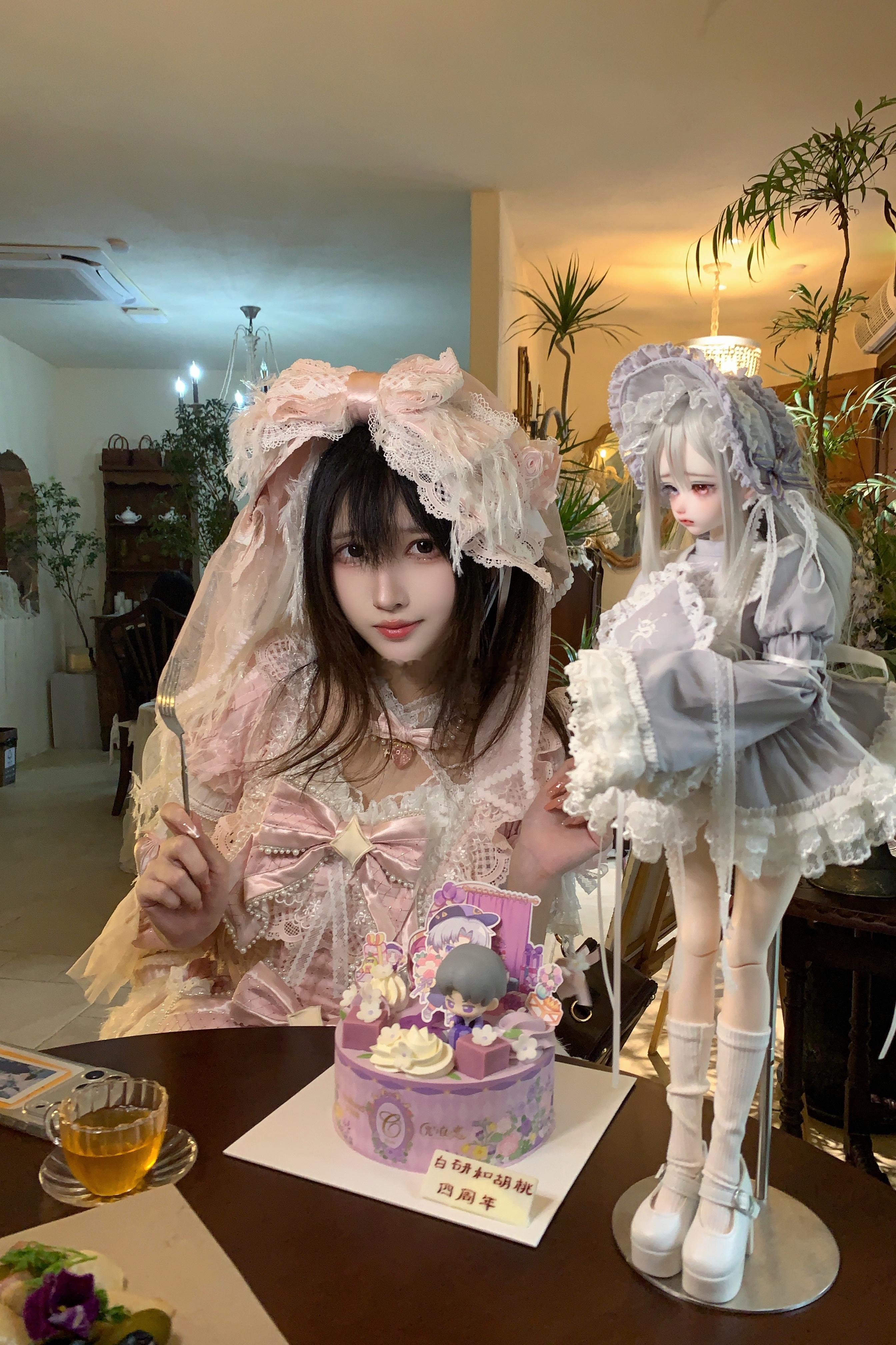 吃到了老粉送的四周年蛋糕，本来想赶着线下漫展来，结果光夜和好利来的联动要结束了于