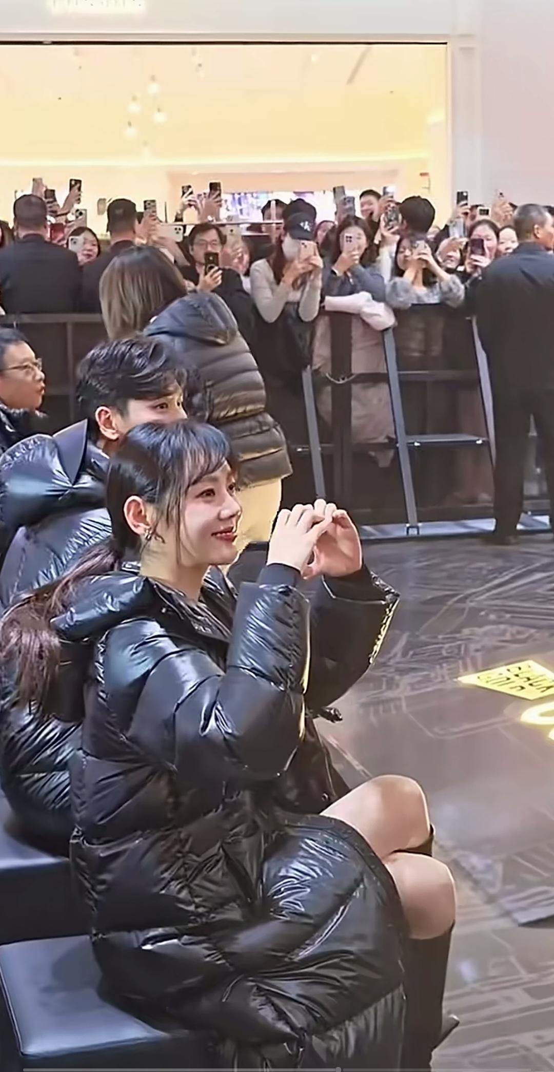 秋瓷炫，鼻子又高又挺。