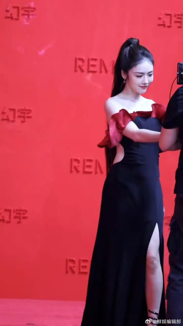 蔡文静碎花挂脖裙造型音乐缘计划 蔡文静这组《音乐缘计划3》碎花挂脖裙太绝了！长发