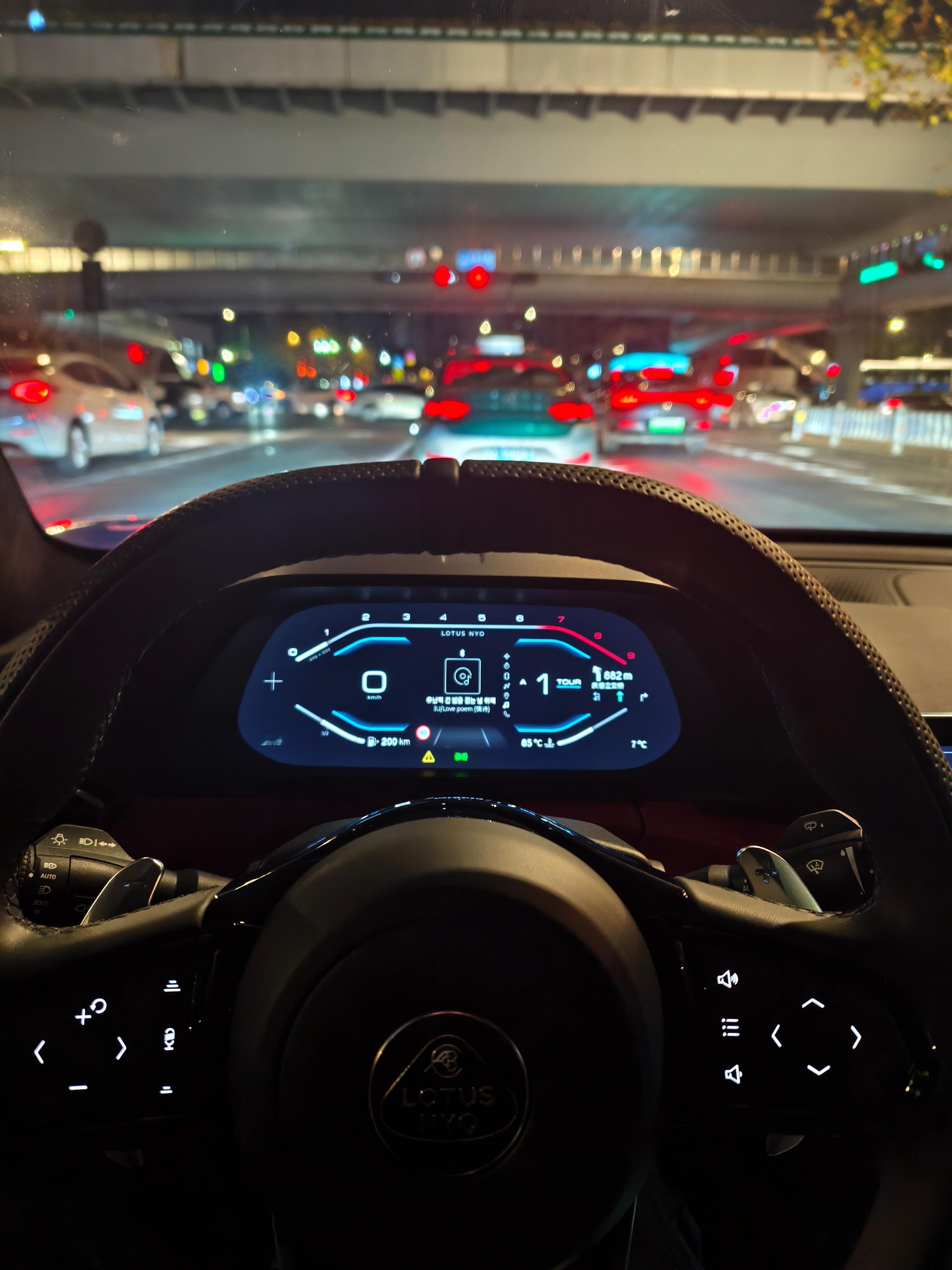 我觉得智能辅助驾驶，是人类在科技制造业上新的里程碑！至于目前技术有多成熟，能实际