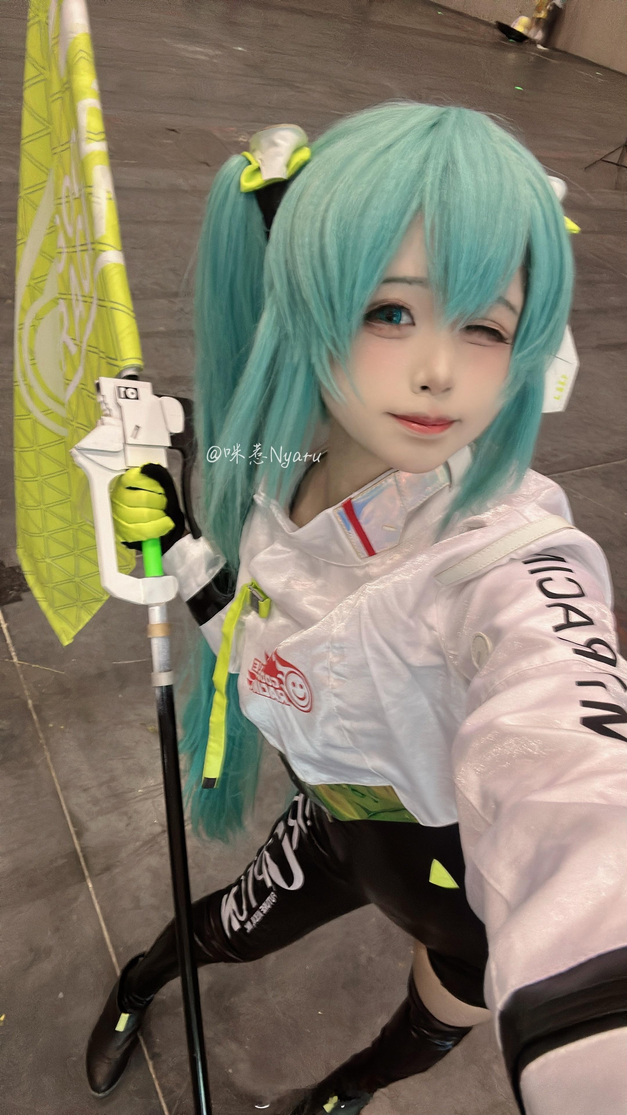 22赛车miku！（如果你知道我在什么样的身体状况下还拍出这么多自拍你也会震惊的