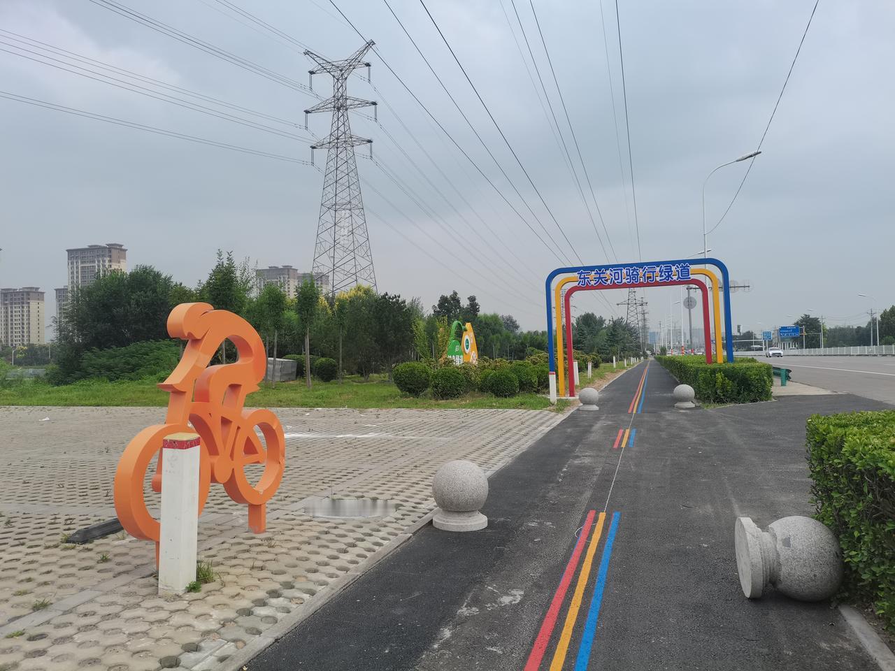 东关湖骑行绿道
邢台新增一条骑行绿道
沿着东华路路西河道
最近新开放了
一条骑行