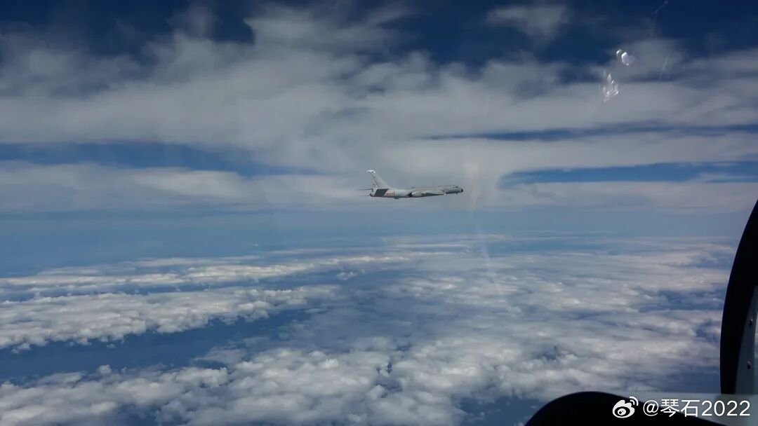 D11中俄联合空中战略巡航6月27日，中俄两国空军在日本海、东海、太平洋西部空域