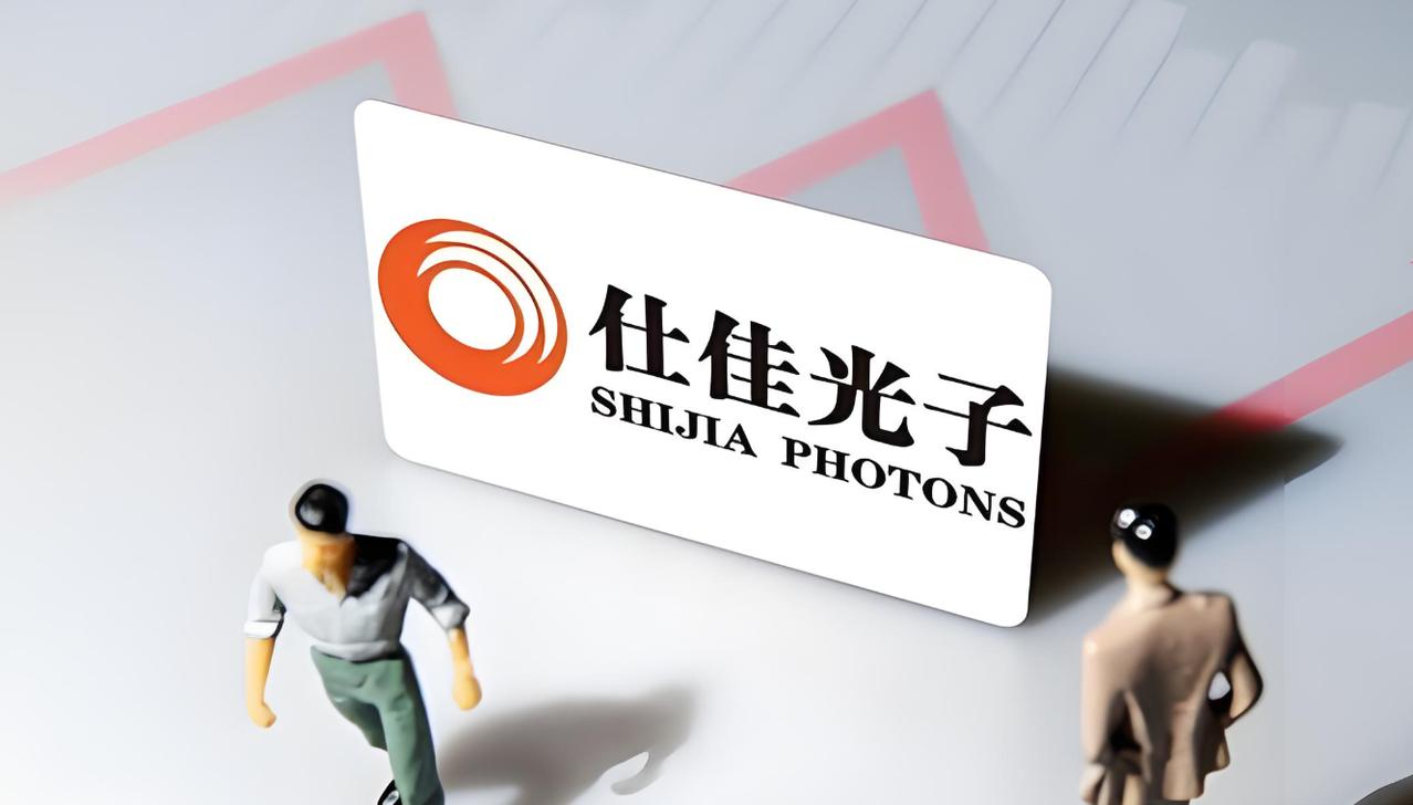 仕佳光子又退回到2025光荣榜的第十六名了，也佐证了前途是光明的，道路是曲折的。