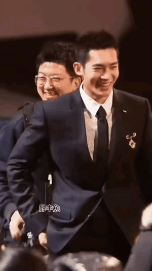 张雨绮这事儿唯一可以肯定的一点是于适背后的一姐她根本惹不起！
不然你可以内涵「于