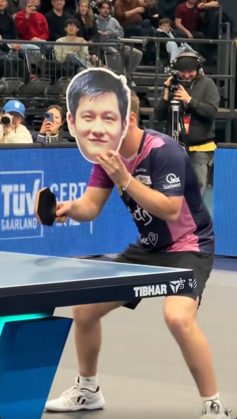 出去颜值都高了，轻松加愉快，出去一看，外面根本没有雨，之前淋的雨都是人工降雨
小