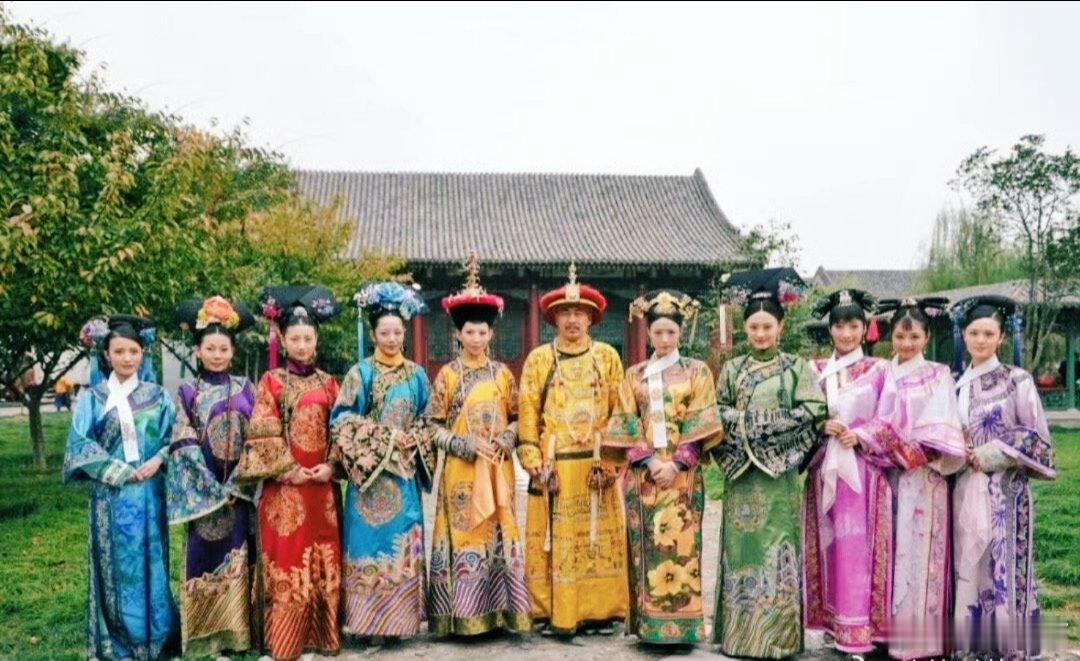 嬛嬛四郎到现在没加上微信 不要乱猜了，这没什么，更不能说明什么，更不影响俩人拍戏
