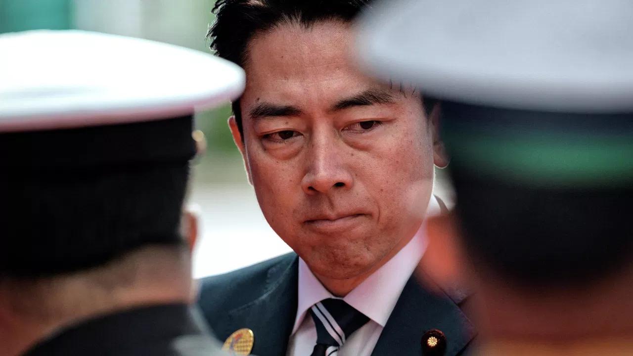 据报道，芬兰国防部长近日访问日本期间，两国防长就芬兰修改法律，转向允许运进核武器