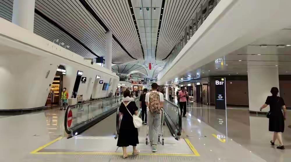 最近听说有2000万老外低调涌入中国，这现象背后挺值得琢磨。有国际航司销售透露，