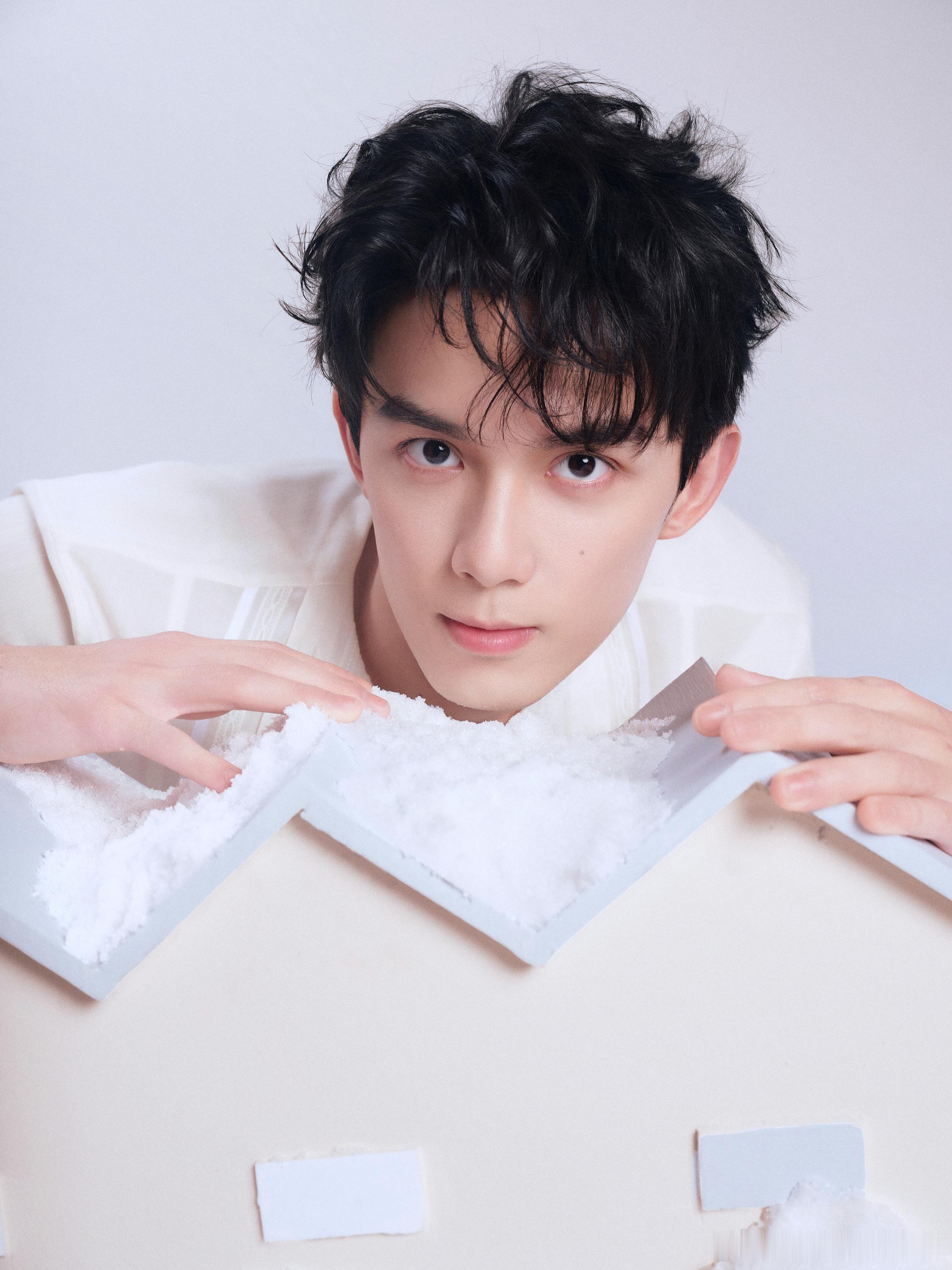 白珊珊爆料和吴磊恋情热点观点 吴磊 68 分钟光速打脸碰瓷！白珊珊卖 "床照" 