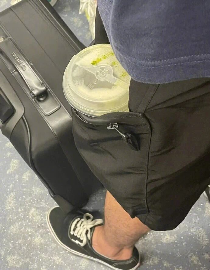 男生的口袋能装下全世界吧 