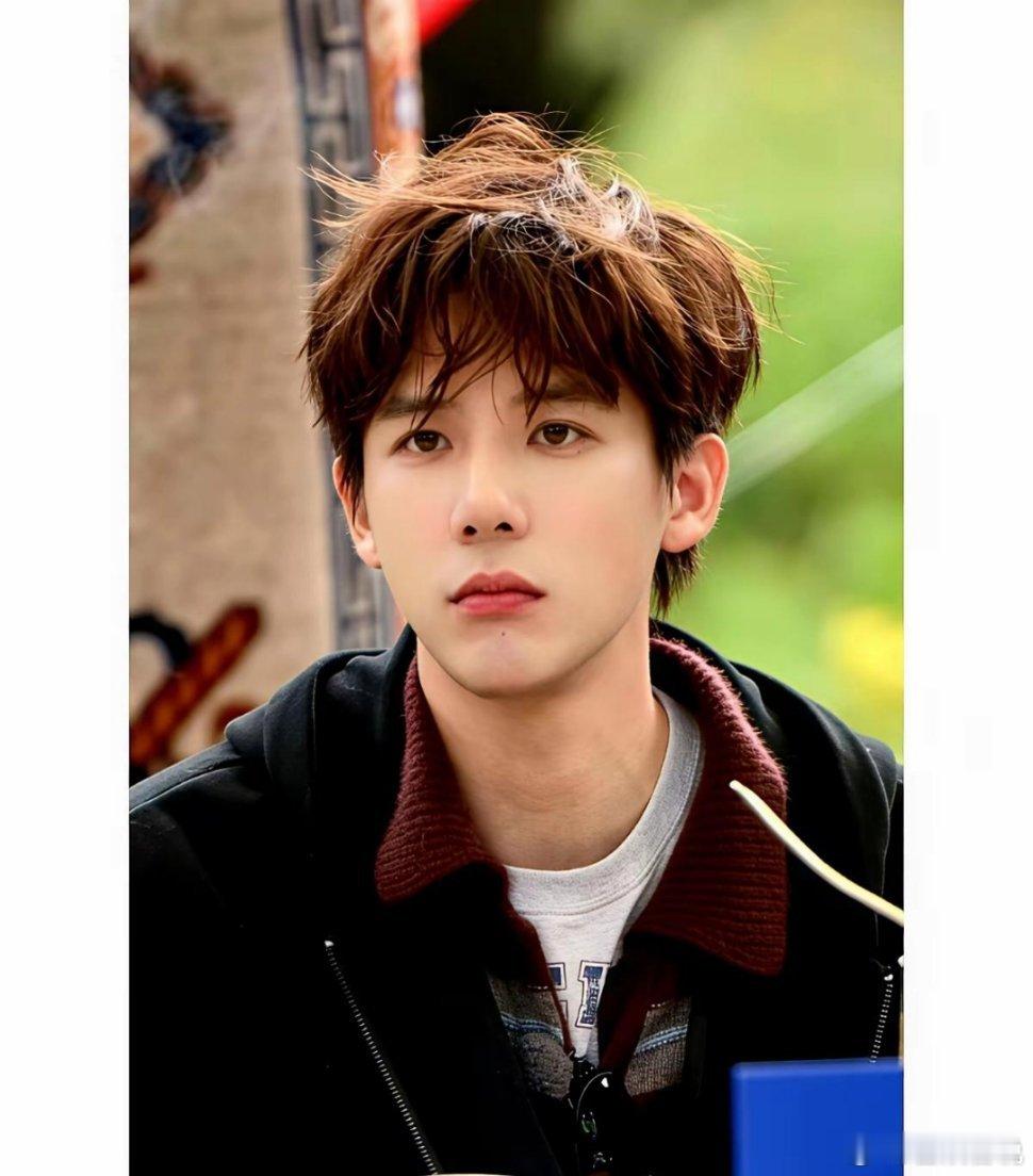 三部戏接连搁浅，王安宇却反而更稳了。 综艺下车不等于翻车。《现在就出发4》没他，