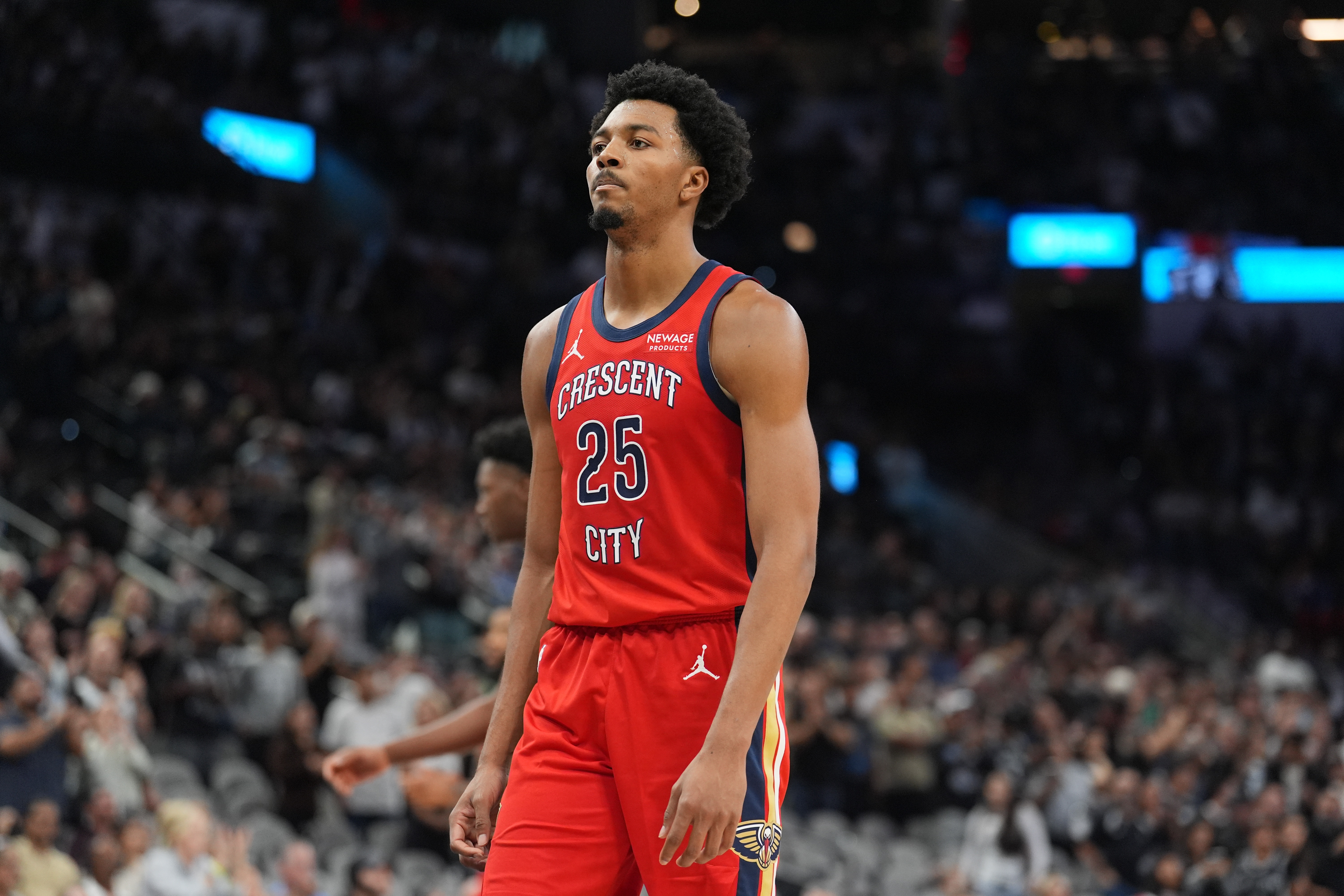 鹈鹕随队记者William Guillory报道，如果要猜墨菲和琼斯之间谁更可能