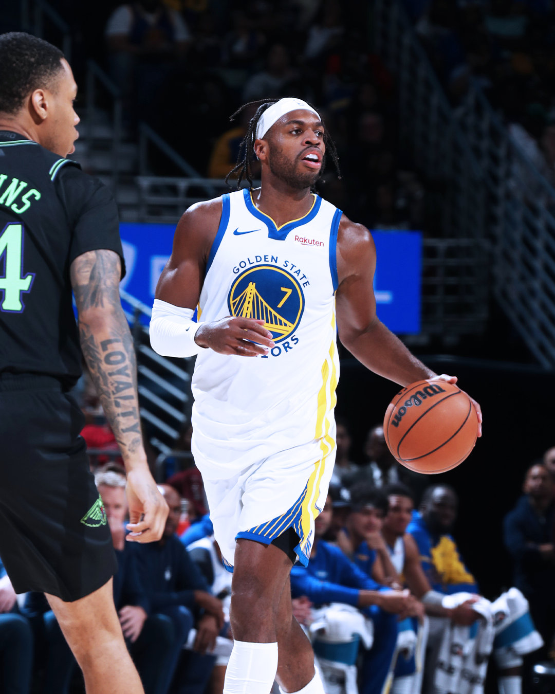 上半场结束，勇士61:49鹈鹕；穆迪21分。