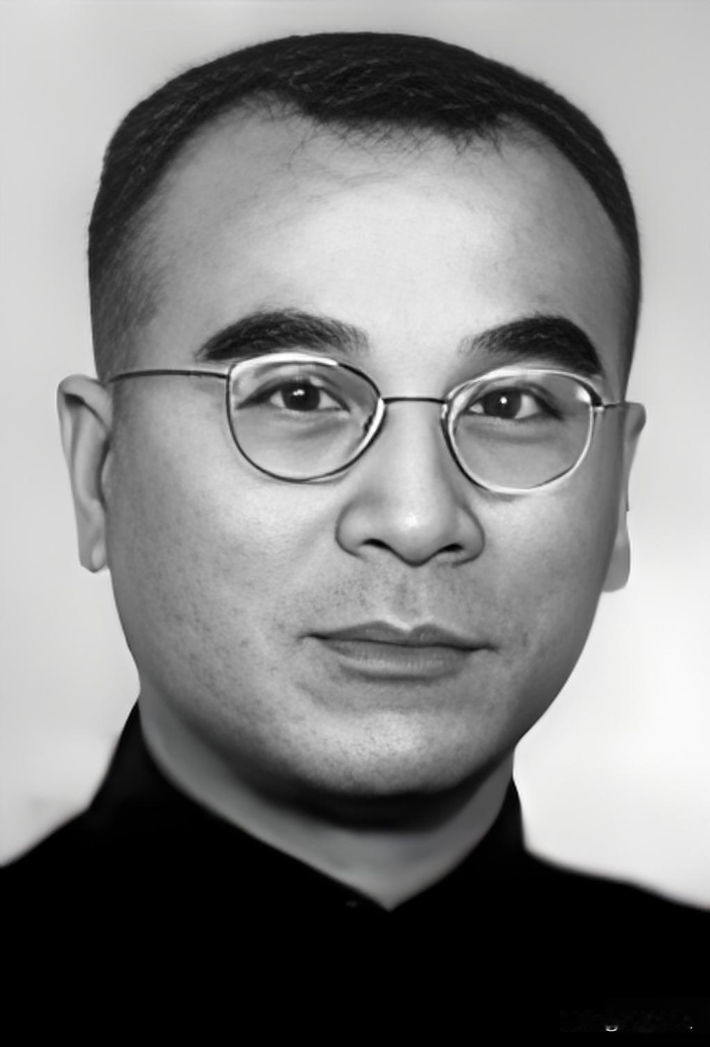 1949年，渡江战役前，国军军官杨兆龙四处奔走求情，终于在渡江战役前7天，从监狱