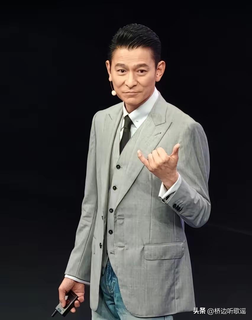 大家有没有感觉，刘德华状态让人惊叹！

明明他已经65岁，女儿也都14岁了，看上