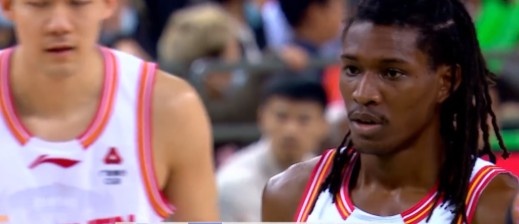 外援对飚！兰道夫首节12分3板1助1帽VS史密斯14分2板2助