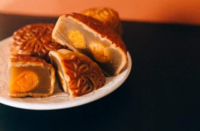 月饼做饲料，五仁比豆沙贵200？