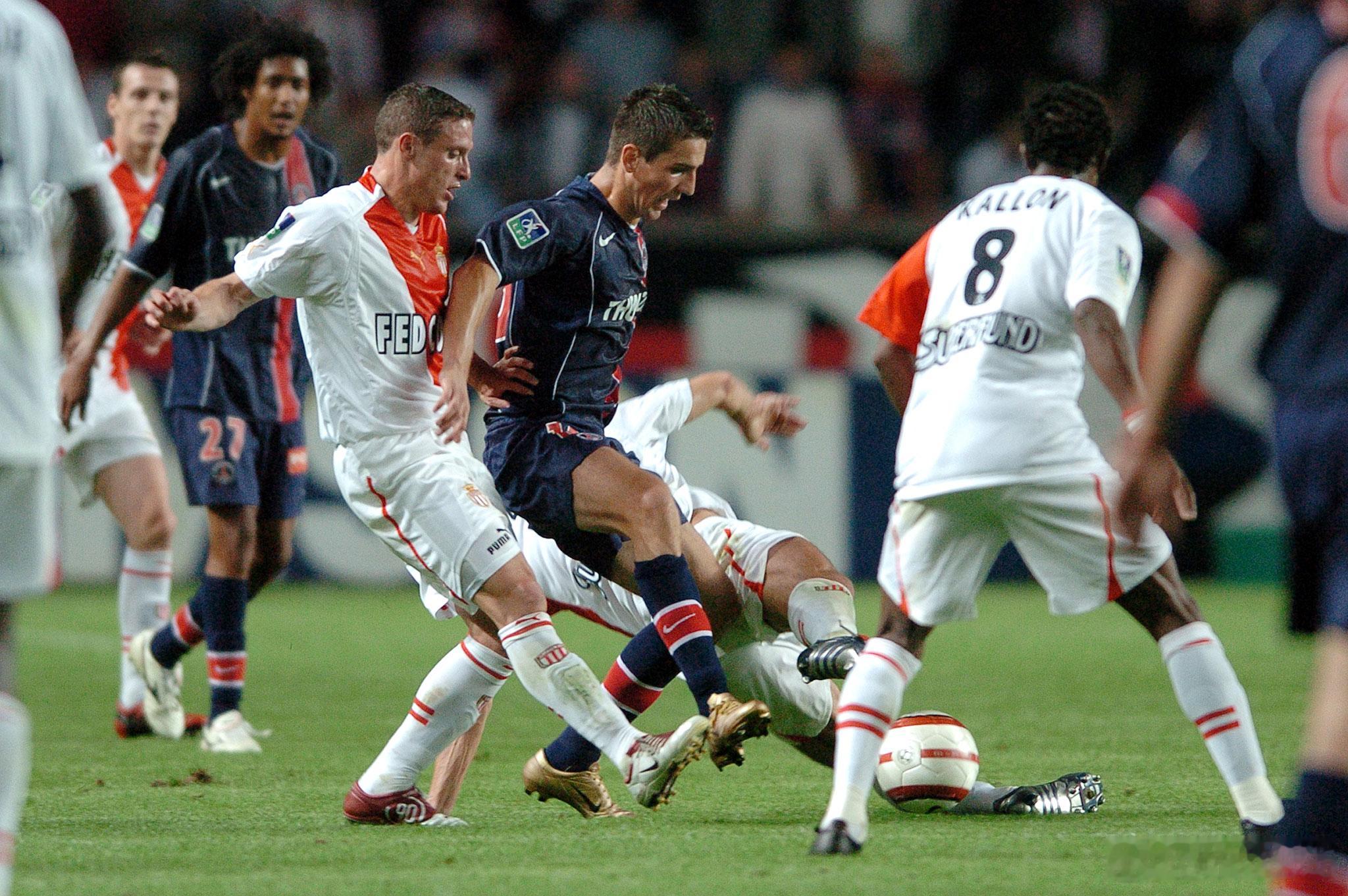 翻翻资料才知道，波黑名将伊比舍维奇居然在巴黎踢过，04年登陆五大联赛首站就是PS