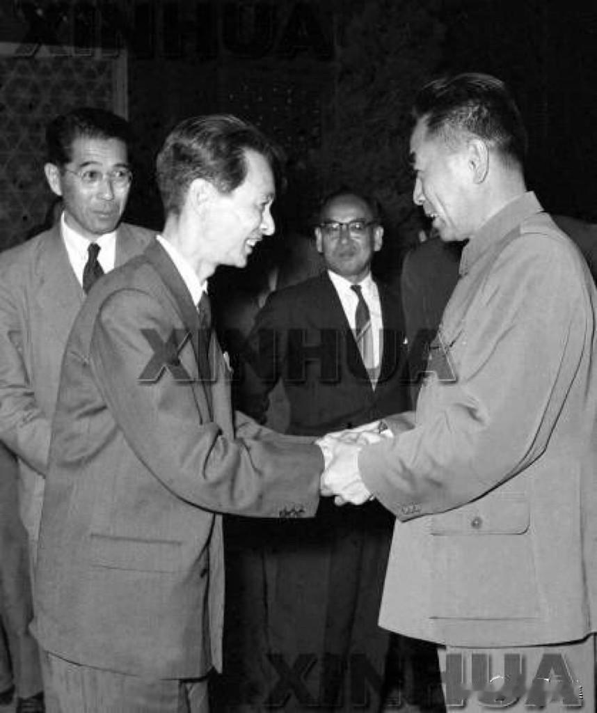 【周总理历史上的今天——5月13日】
1957年5月13日晚，周恩来总理在北京中