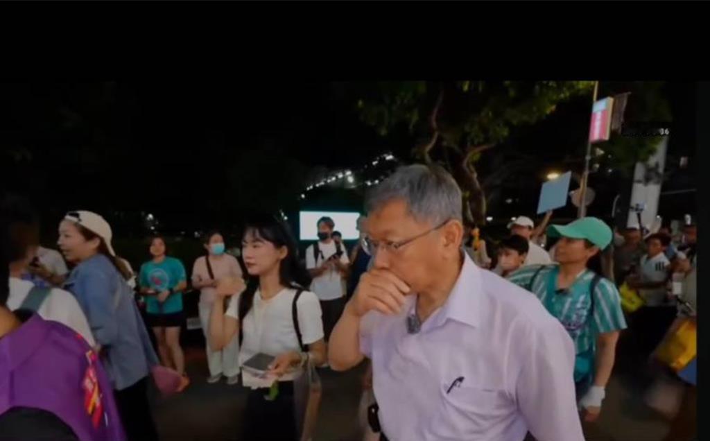 柯文哲在逢甲夜市扫街被喷辣椒水，民众党：停止仇恨暴力
台湾民众党前主席柯文哲昨晚