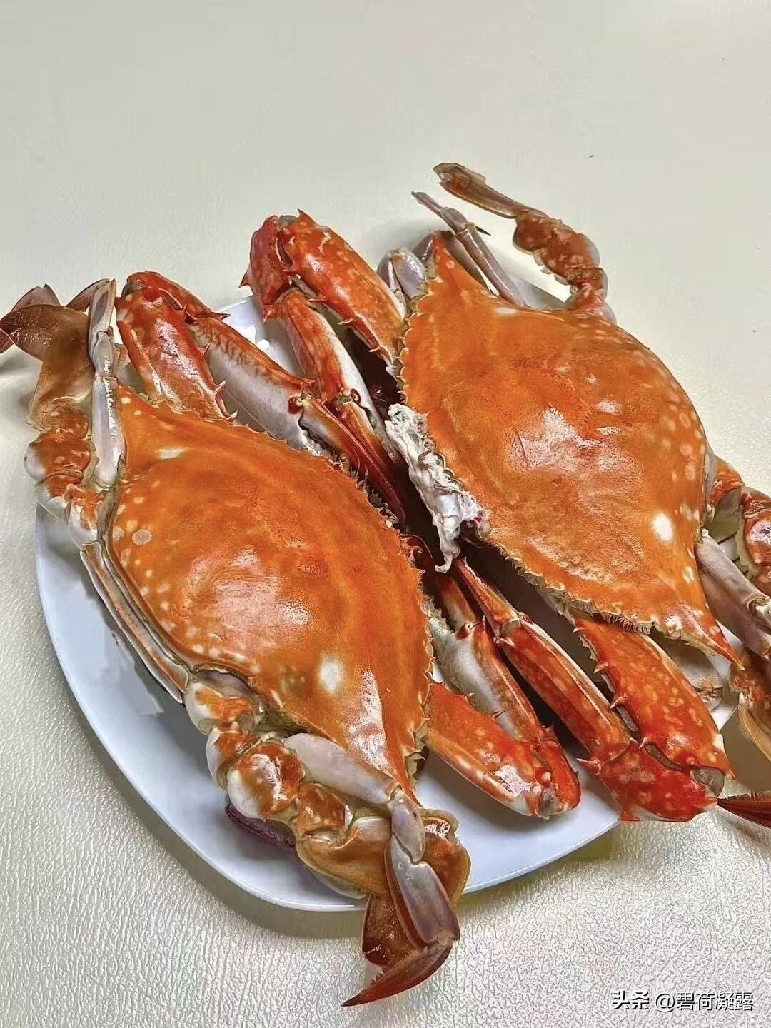 现在正是梭子蟹上市的时候，也是吃茄子的好时节，非常肥美，你们也喜欢吃吧？