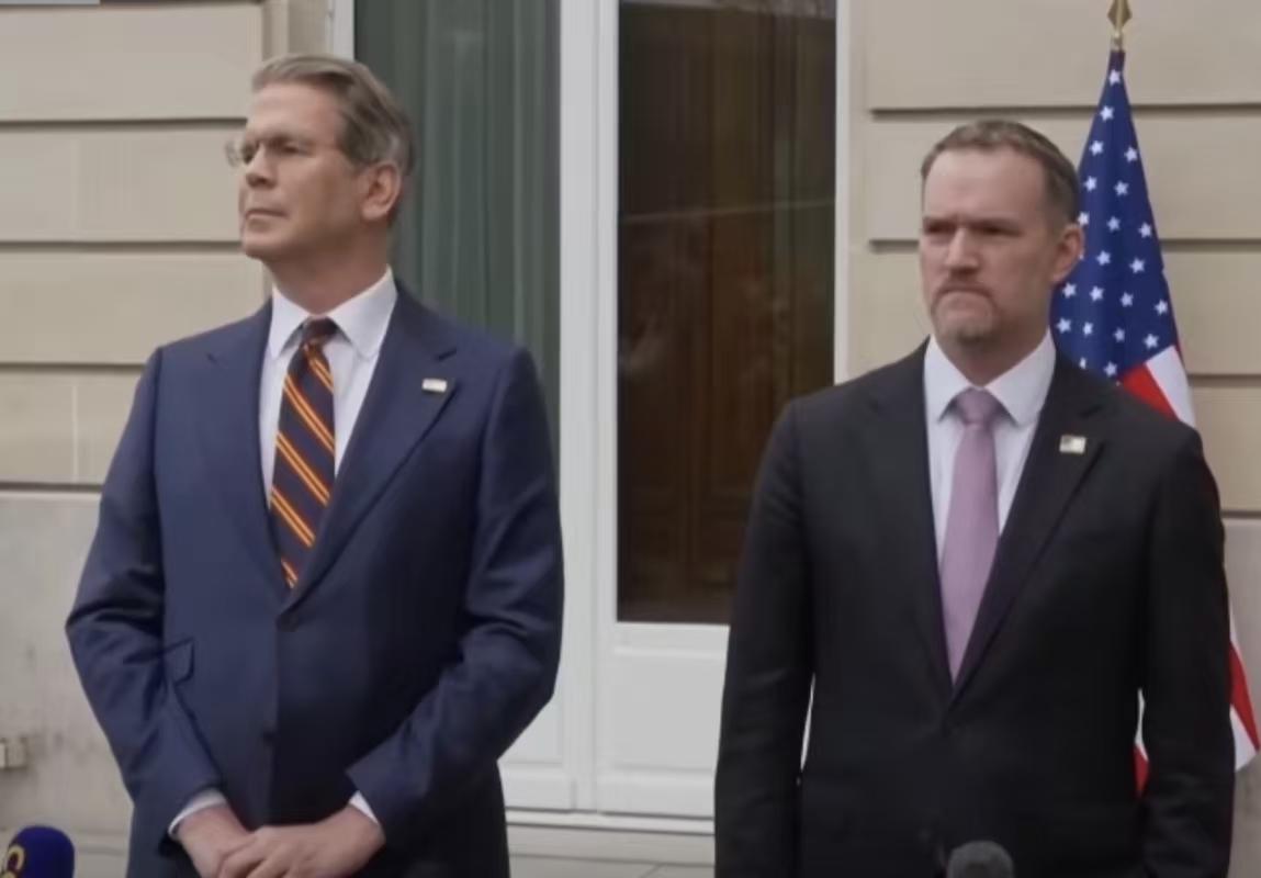 特朗普推迟访华背后的原因
 
美国财长贝森特宣布特朗普推迟访华，将理由归于中东局