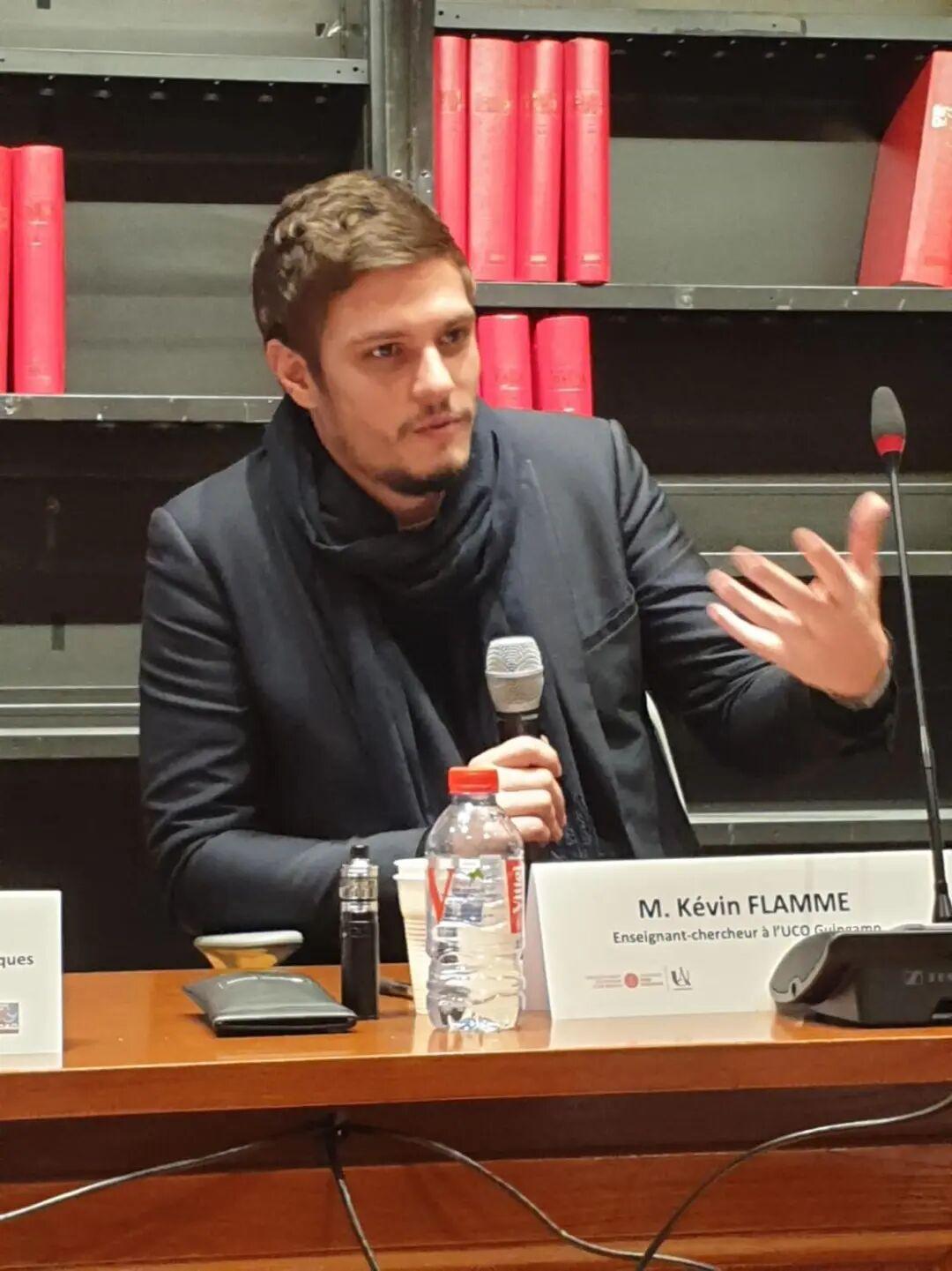 最近，法国前男模特 Kevin Flamme（凯文·弗拉姆）的动态引发业内关注，