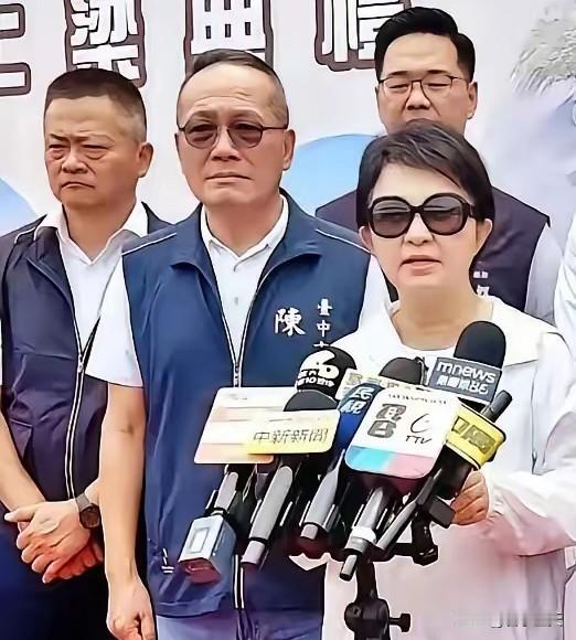 台中市长卢秀燕针对美国总统特朗普访问大陆这件事情接受了媒体采访，她说这次中美双方