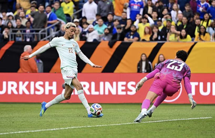 巴西又输给法国！这支巴西目前国足也能够至少逼平了！巴西去年输给日本！今天又输给法