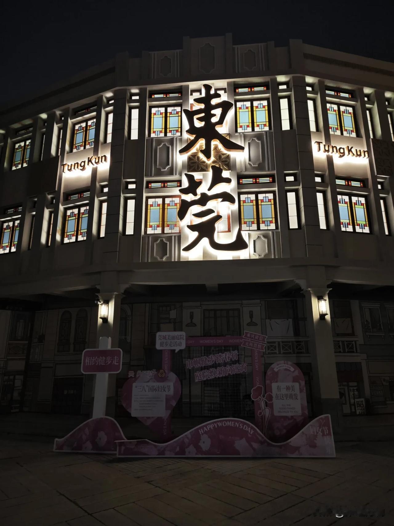 《友谊》
知己相逢本无意，
相知相惜是天意。
一份真诚是牵挂，
胜过千言和万语。