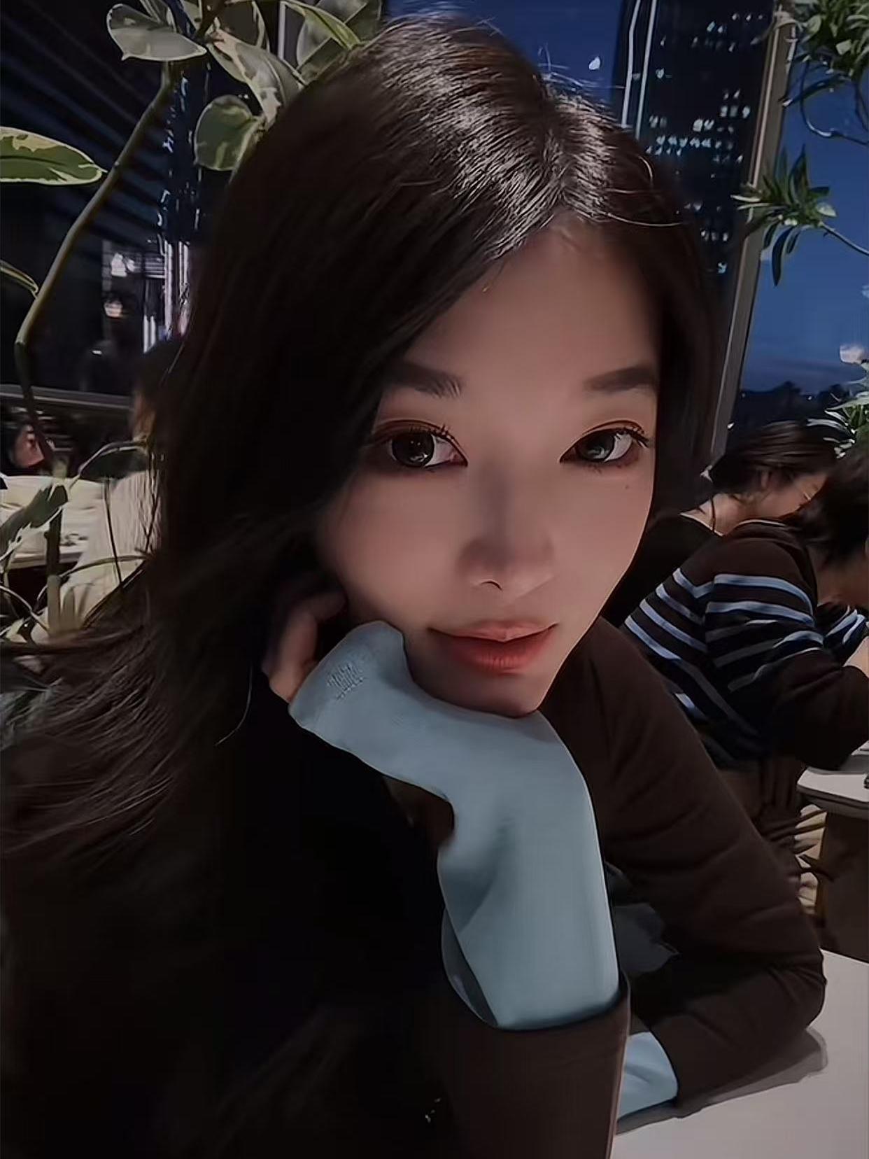 饼嫂郑胡昕和龄嫂姜璐约会，这嫂子真漂亮！对于饼嫂、龄嫂，观众、粉丝都是非常熟悉的