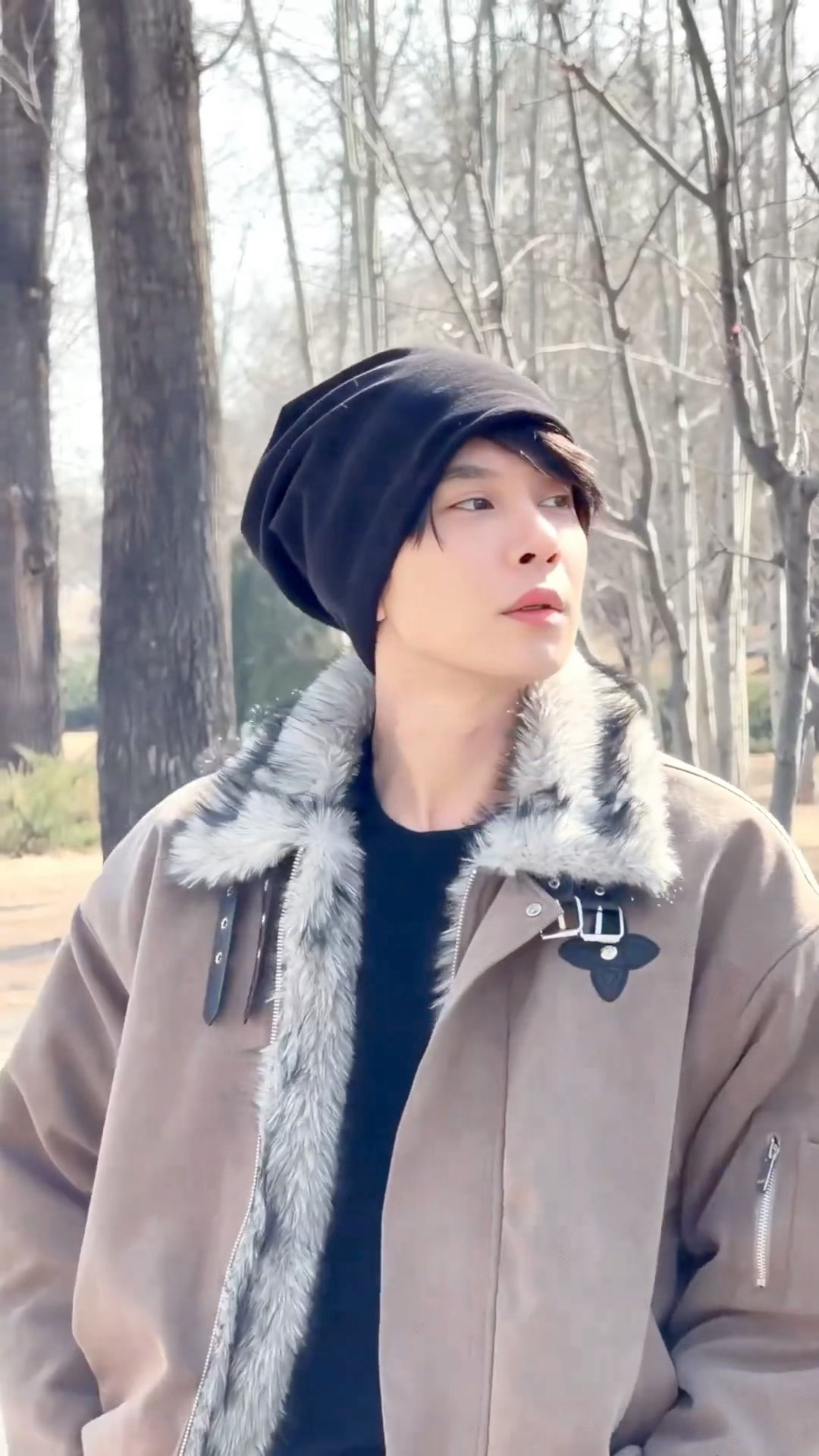 冯建宇直播 冯建宇今日份新鲜视频 文艺风大宇好帅 状态超好 期待户外直播福利😍