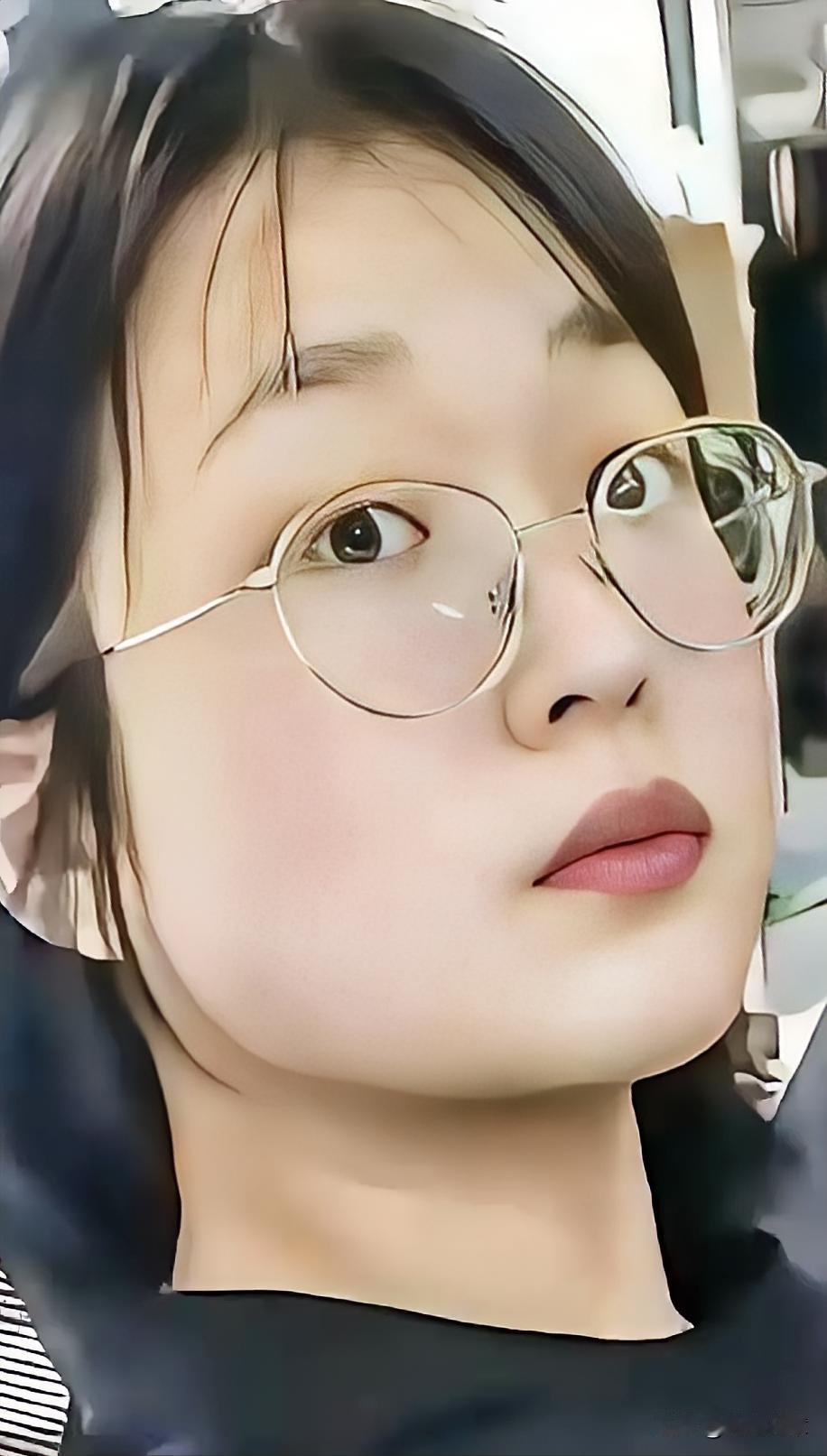 长着一张人畜无害的脸，戴着一副斯文的眼镜，却做出令人不齿的事。外卖小哥送一单赚不